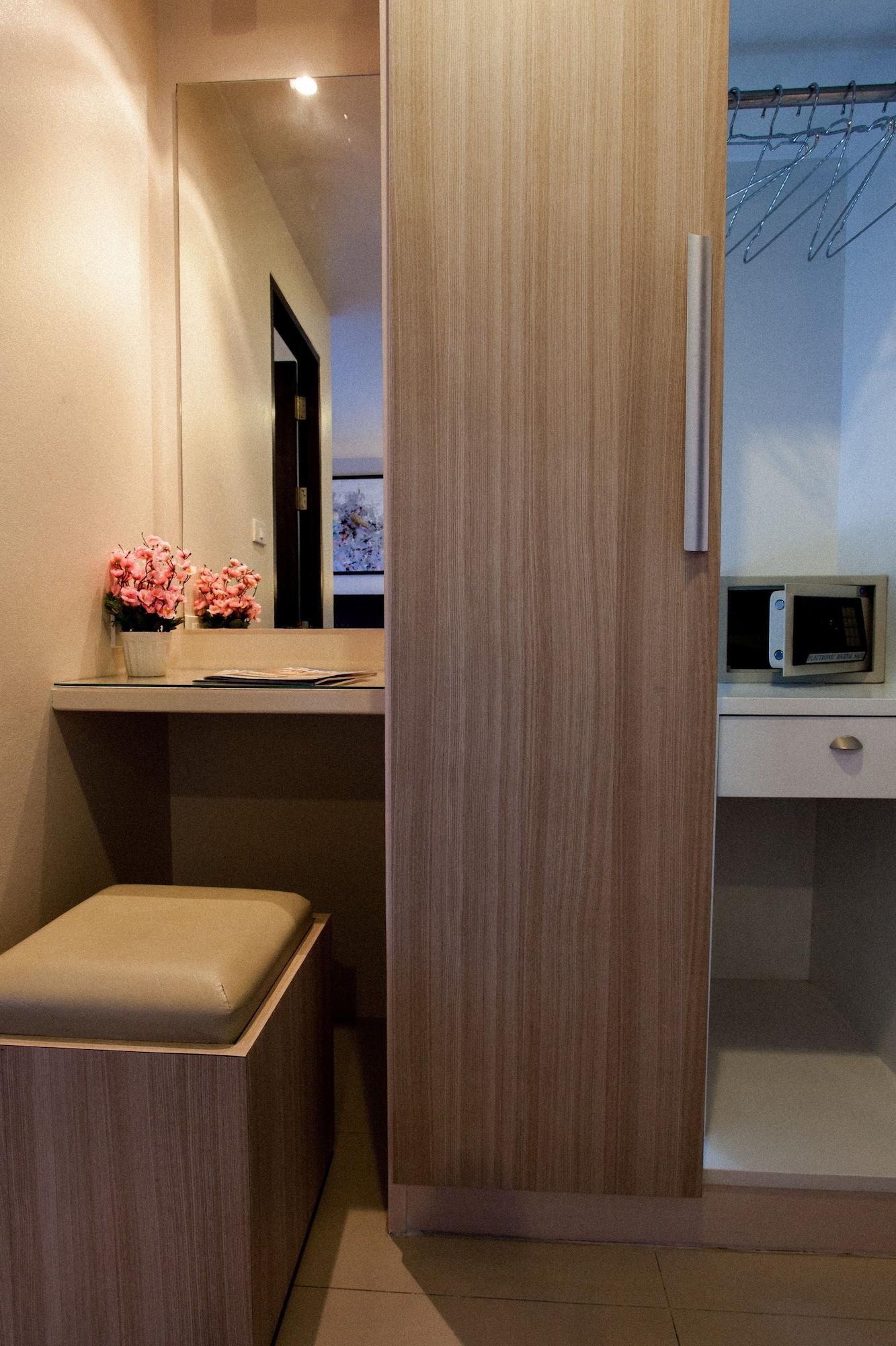 @ White Hotell Patong