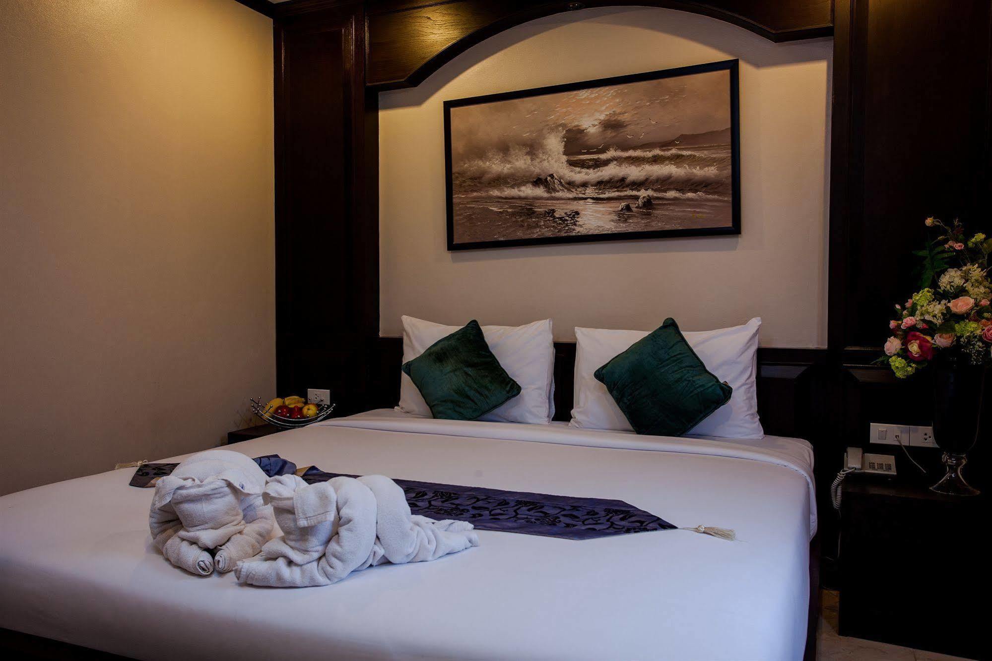 @ White Hotell