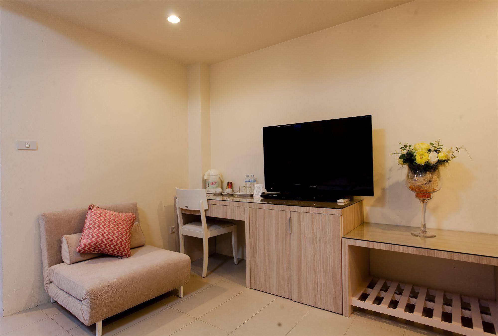 @ White Hotell